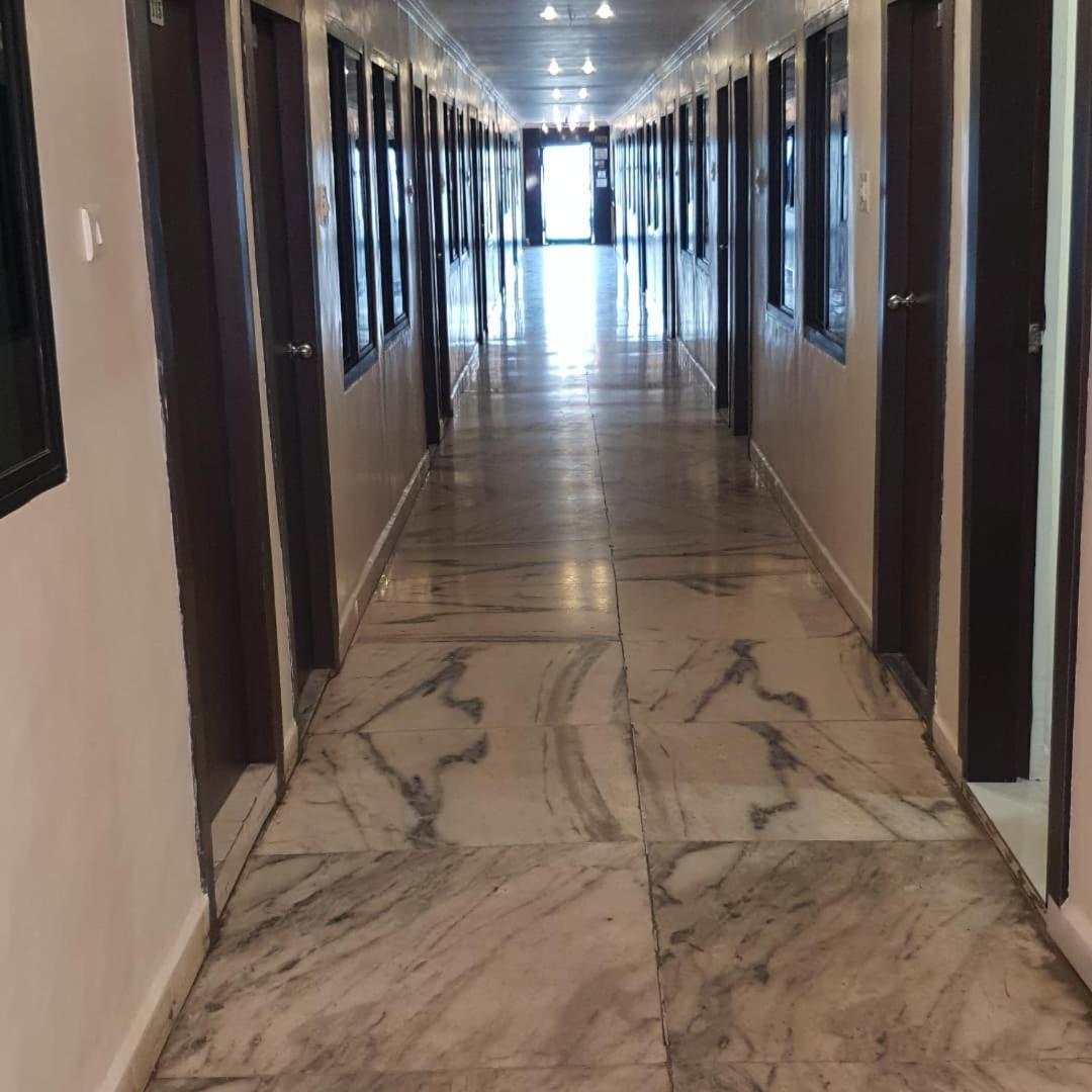 Hotel Flamingo Gandhidham Exterior photo