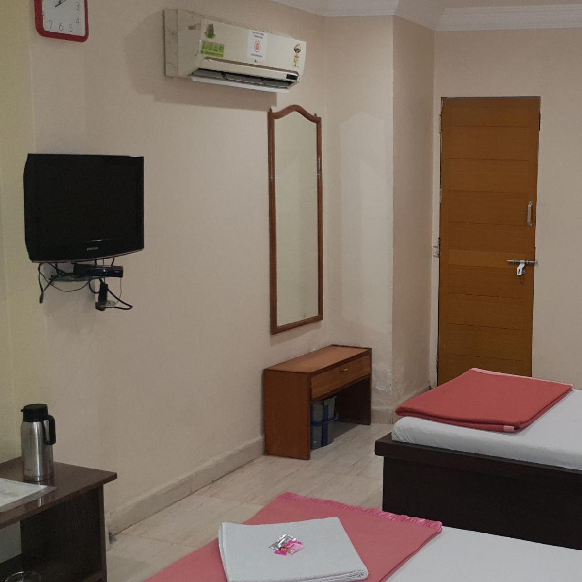 Hotel Flamingo Gandhidham Exterior photo